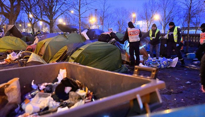 Paris'te göçmen kampı tahliye edildi