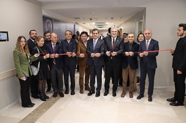 Parkinson'dan beyin pili ile kurtuldular: Atlas Üniversitesi Nöromodülasyon Merkezi törenl