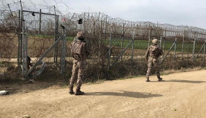 Yunanistan'dan Türk polisine taciz ateşi