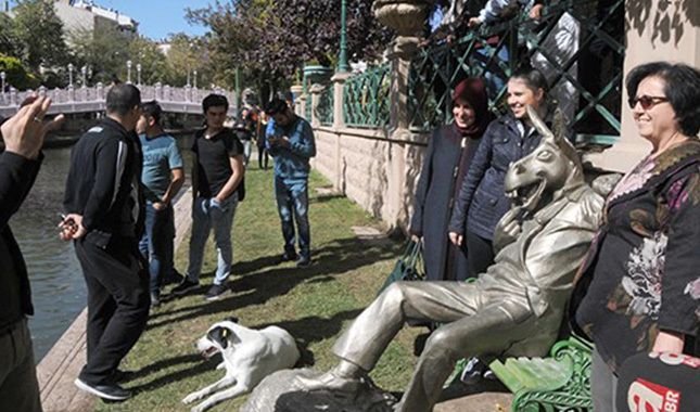 Porsuk çayındaki 'eşek' büyük ilgi gördü