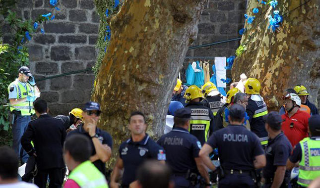 Portekiz'de devrilen ağaç katliama neden oldu