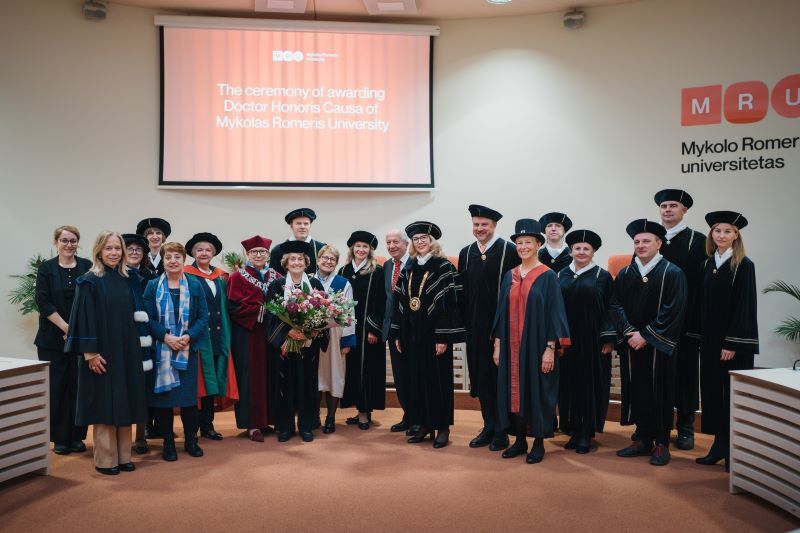 Prof. Dr. Gülsün Sağlamer'e Litvanya'da Fahri Doktora ünvanı 