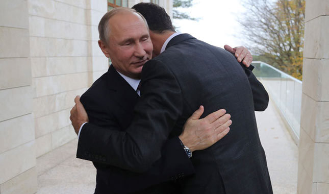 Putin ile Esad, Soçi'de kucaklaştı