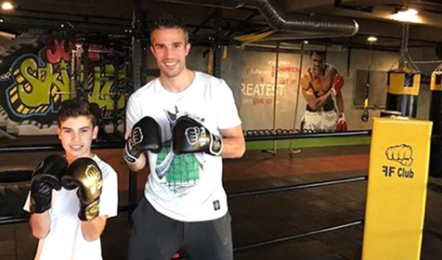 Robin van Persie'nin paylaşımı taraftarı kızdırdı