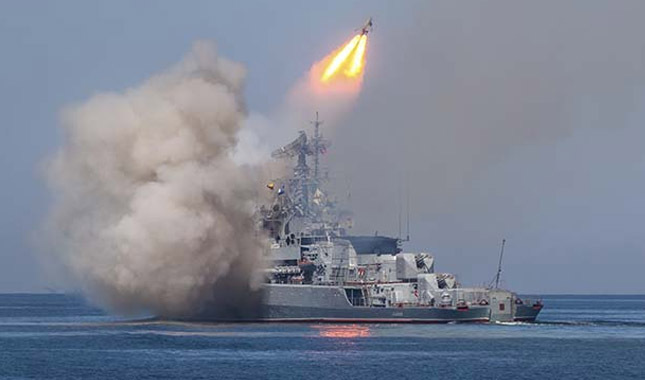 Rusya, DEAŞ'ı gemilerle vurdu
