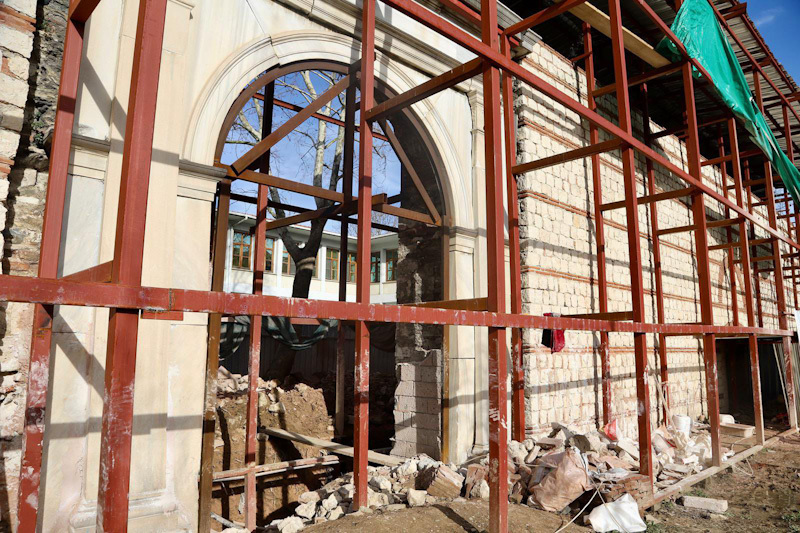 SADABAD SARAYI'NDA RESTORASYON ÇALIŞMALARI TÜM HIZIYLA SÜRÜYOR