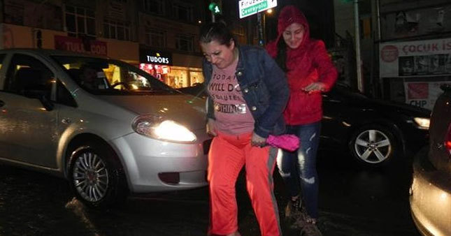 Sağanak yağmur İstanbul'u felç etti