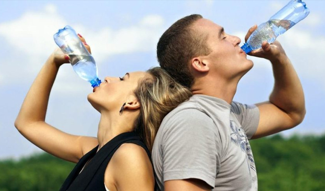 Sağlıklı beslenme için her gün kaç bardak su içilmeli ne zaman içilmeli