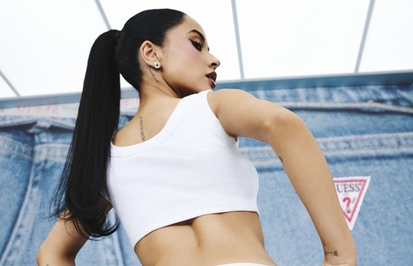 Sahne B Jean'in: GUESS, Becky G ile B Jean Low Rise'ı Tanıtıyor 