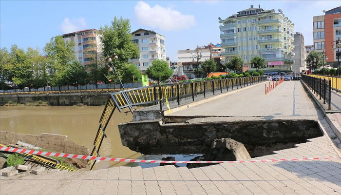 Samsun'da köprüde çökme meydana geldi
