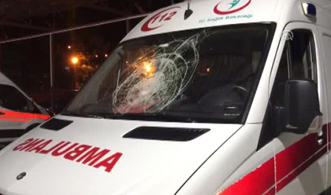 Samsun'da park halindeki ambulanstan 'intikam' aldılar