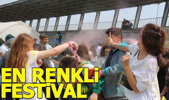 Samsun'da renkli festival! Yağmura aldırış etmediler