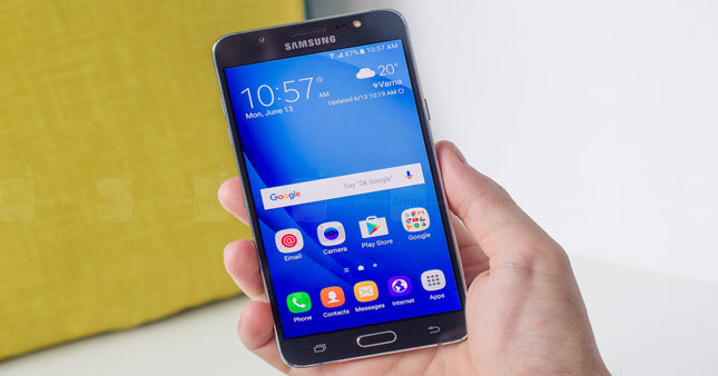 Samsung'un yeni telefonu Galaxy J7 geliyor