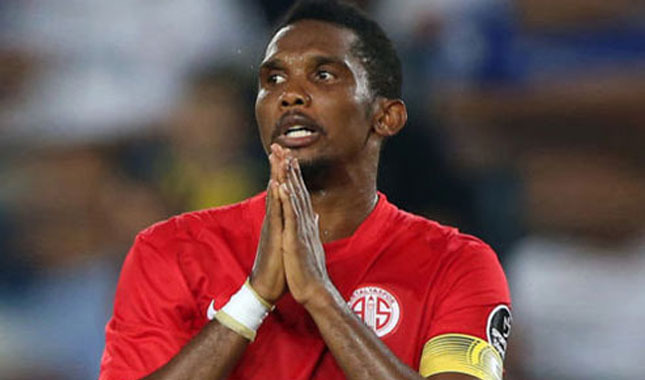 Samuel Eto'o devre arasında gidiyor