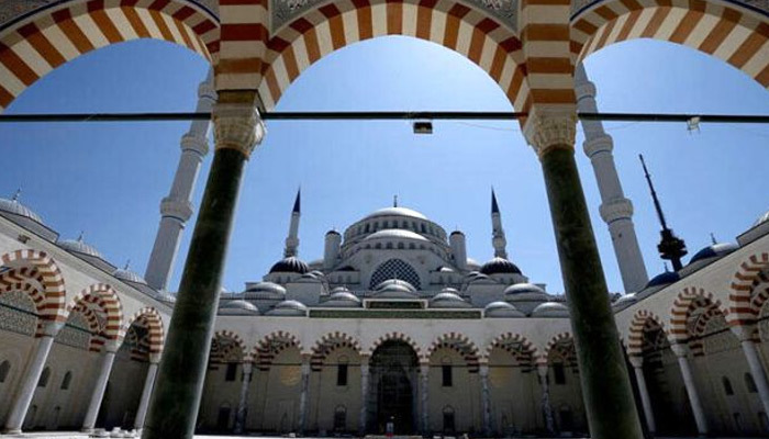 Şarkısı cami minaresinde çalınan Selda Bağcan'dan açıklama