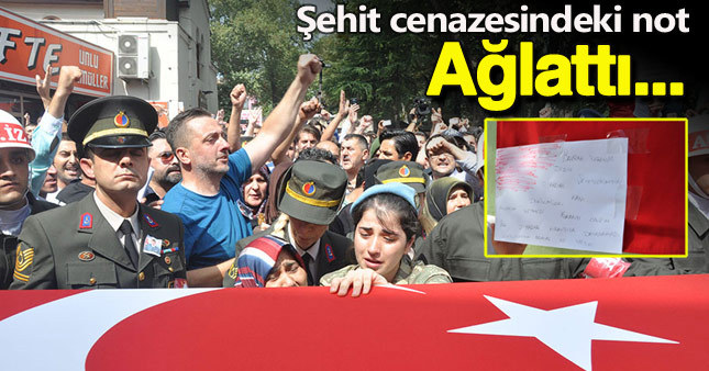 Şehidin cenazesinde Türk bayrağına asılan not ağlattı