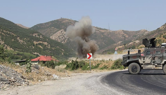 Siirt'te PKK'lı teröristlerce yola tuzaklanan patlayıcı infilak etti