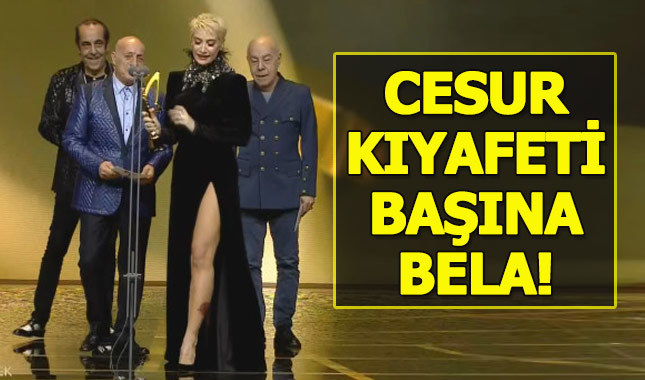 Sıla, Altın Kelebek'te elbisesinin azizliğine uğradı