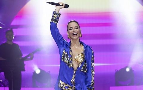 Simge'den Bodrum ve Arhavi'de Müzik Ziyafeti