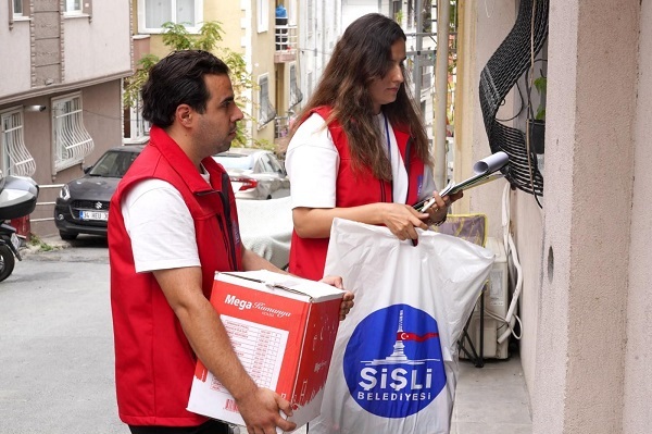Şişli'de Kimse Yalnız Değil: Gıda Kolileri Ve Eğitim Setleri Ailelere Ulaştırıldı
