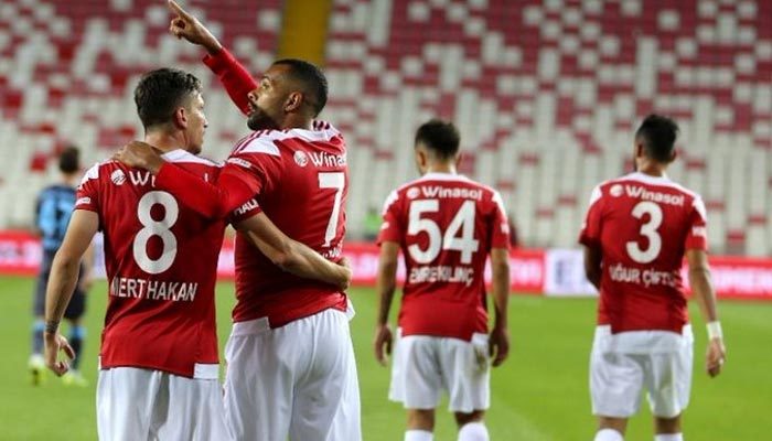 Sivasspor uzatmada Trabzonspor'u devirdi