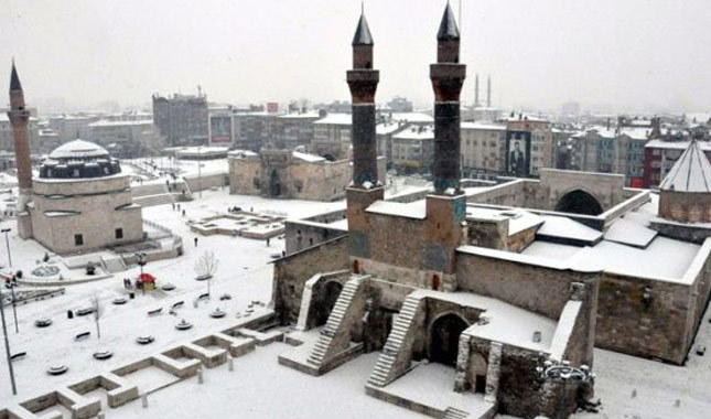 Sivas'ta yarın okullar tatil mi 28 aralık CUMA kar tatili var mı yok mu?