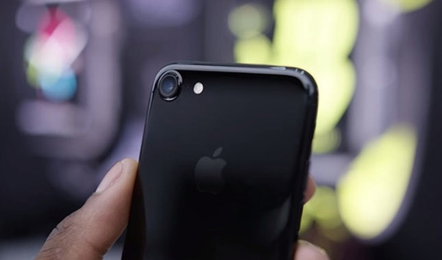Siyah iPhone 7 modellerinde çizilmeye son