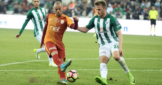 Sneijder Quaresma'yı solladı