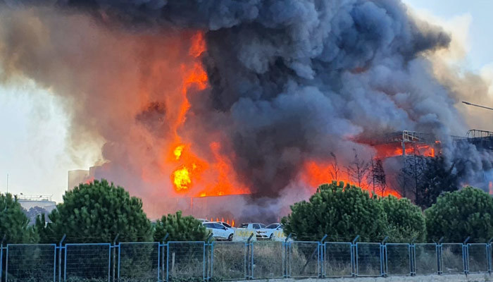Tuzla'da deri fabrikasında yangın çıktı