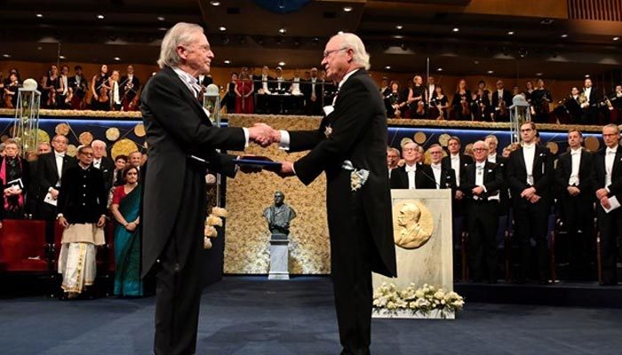 Soykırım destekçisi yazar Handke, Nobel ödülünü aldı