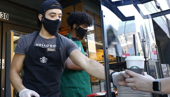Starbucks siyahilere destek yasağından vazgeçti