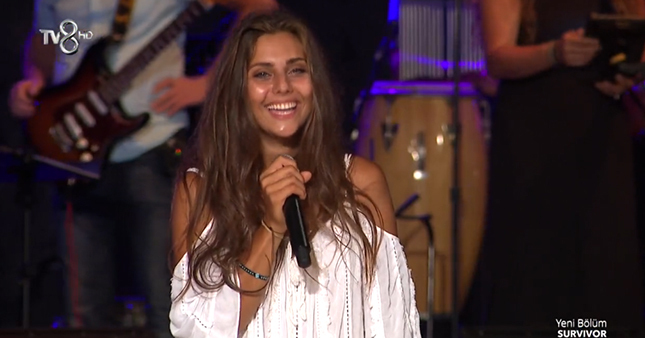 Survivor 2017 Birleşme partisi Tuğçe Melis Demir şarkı performansı Acunn Tv8