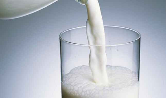 Süt içmek uyku getirir mi, uyumak için faydası var mı? uyumadan önce süt içmek faydalı mı?