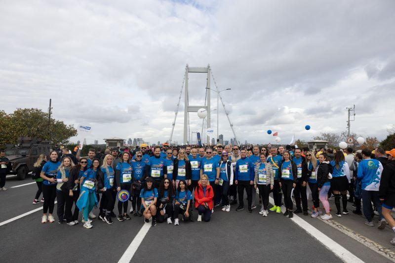 T. İş Bankası İstanbul Maratonu'nda gönüllü koşucuları ile bir kez daha iyilik için koştu