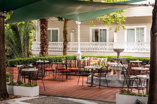Tarihin Kalbinde, Annenizle Geçecek Zamansız Bir Pazar: Sofia Garden'da Çay Saati