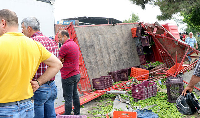 Tarım işçilerini taşıyan kamyonet devrildi: 3 kişi öldü -Mersin Haberleri