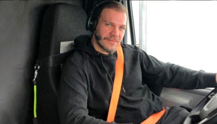 Tolga Karel'den takipçisine hakaret! "Senin gibi..."