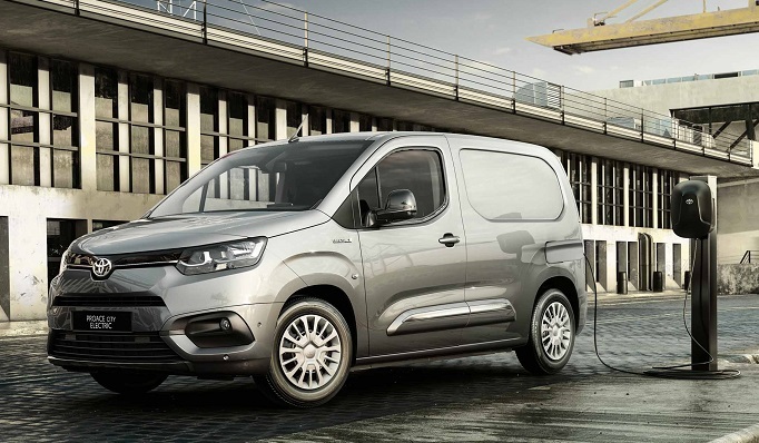 Toyota Yeni Proace City'nin Elektrikli Versiyonu Sahnede