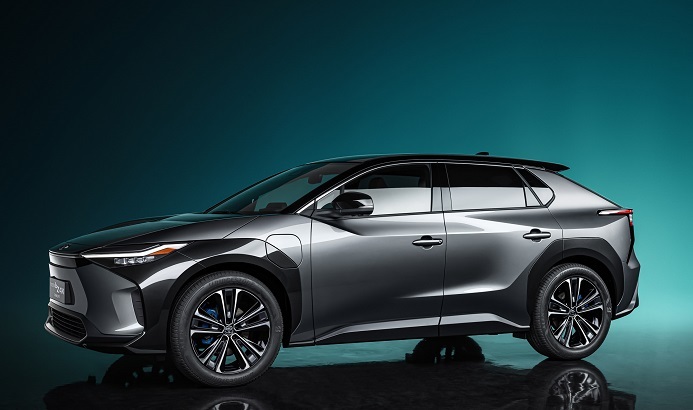 Toyota bZ4X konsepti ile geleceği şimdiden gösterdi
