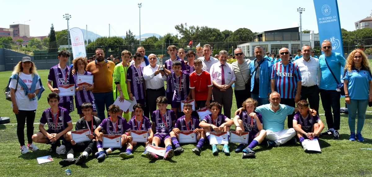 Trabzon Yol İş Sendikası Ortaokulu, Şampiyonadan madalya ile döndü