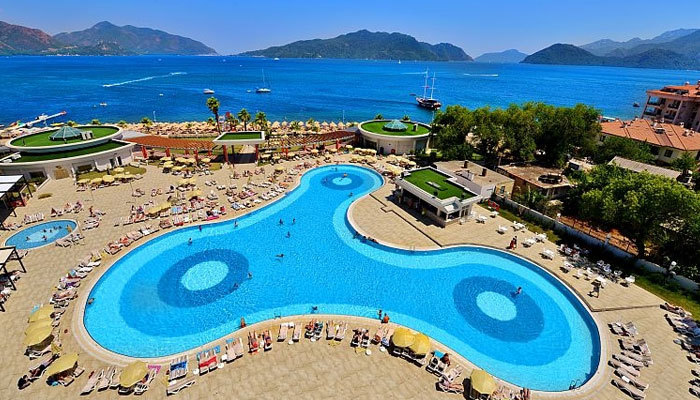 "Turizmde tehlike çanları çalıyor, bakan ortada yok"