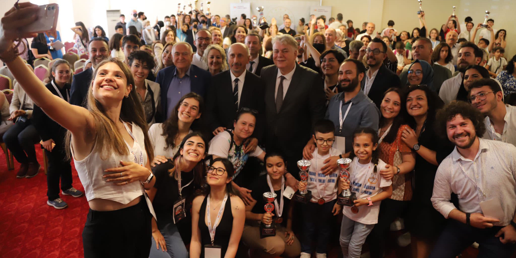 Türkiye Okullar Arası Zeka Oyunları Şampiyonası'nın kazananları ödüllerini aldı