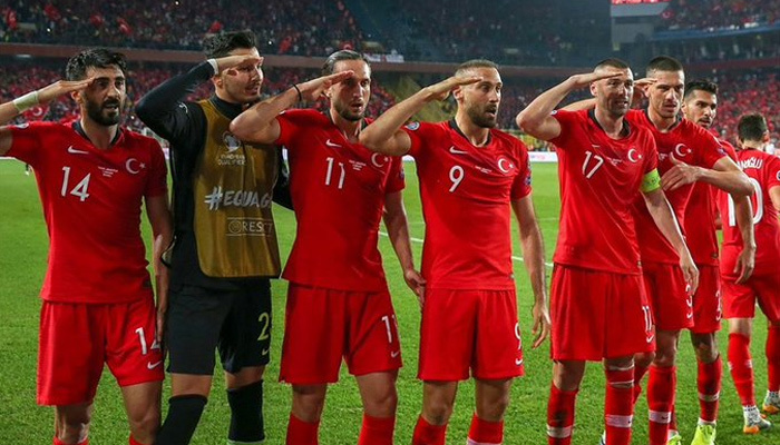 UEFA, milli futbolcuların asker selamını inceleyecek
