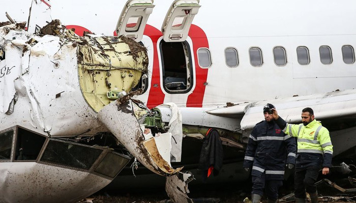 Uçak kazasıyla ilgili pilotların cep telefonları incelenecek