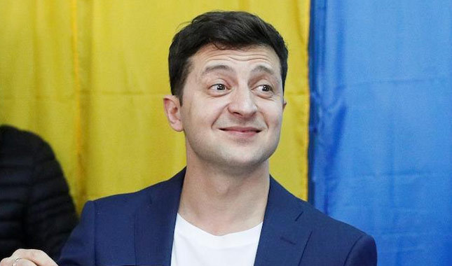 Ukrayna'da seçimi komedyen Zelenskiy kazandı