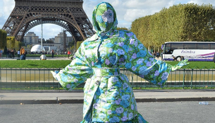 Ünlü rapçi ilginç kıyafetiyle Paris Moda Haftası'nda