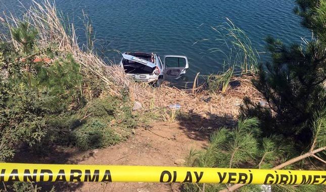 Uşak'ta otomobil gölete uçtu: 4 ölü