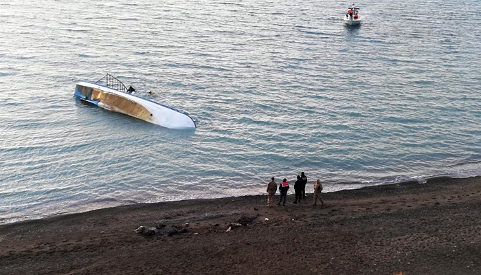 Van Gölü'nde göçmenleri taşıyan tekne battı: 7 ölü
