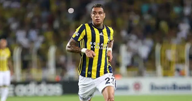 Van der Wiel ezeli rakibe gidiyor