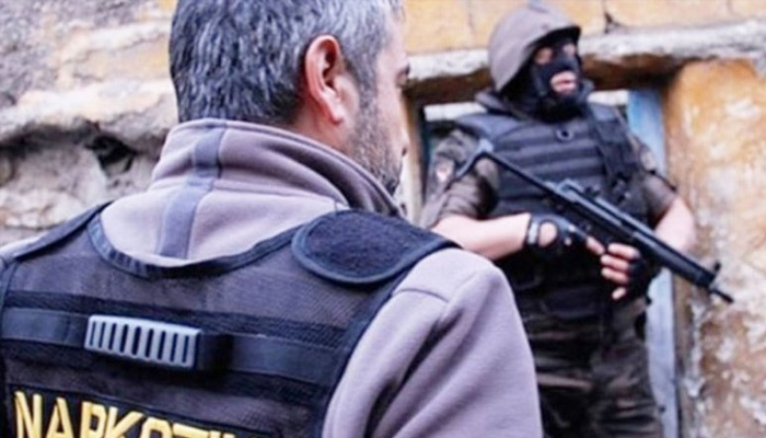 Van'da menfeze saklanmış uyuşturucu ele geçirildi